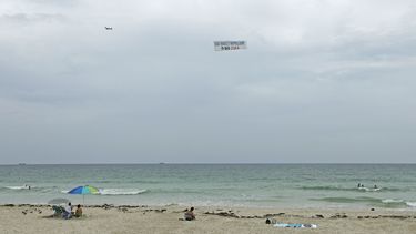 realizan fumigacion aerea en miami beach por el zika