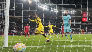 Dortmund vence a Leverkusen y se acerca a Bayern Múnich