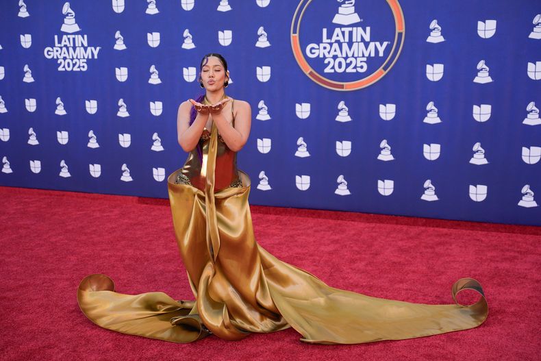 Fariana llega a los Latin Grammy 2025 el jueves 13 de noviembre de 2025 en el MGM Grand de Las Vegas. (Foto AP/John Locher)