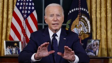 ARCHIVO - El presidente estadounidense Joe Biden habla sobre la guerra entre Israel y Hamás en la Oficina Oval de la Casa Blanca, el jueves 19 de octubre de 2023, en Washington. (Jonathan Ernst/Pool via AP, Archivo)