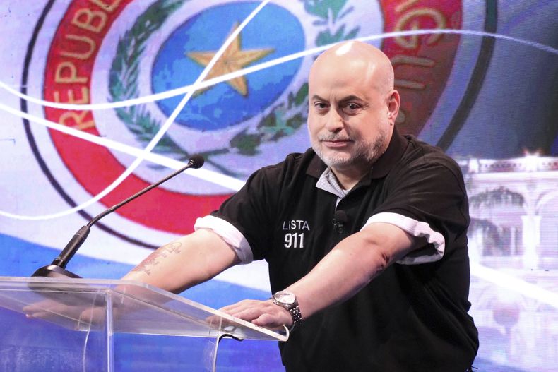 Paraguayo Cubas, candidato presidencial por el Partido Cruzada Nacional, participa en un debate el 23 de marzo de 2023, en Asunción, Paraguay. (Diario Última Hora vía AP)