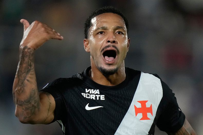ARCHIVO - El brasileño David Corrêa, de Vasco da Gama, celebra después de marcar el segundo gol de su equipo frente a Olimpia de Paraguay, durante la ronda de octavos de final de la Copa Sudamericana, el 20 de agosto de 2026, en Asunción, Paraguay. (AP Foto/Jorge Saenz, Archivo)