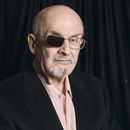 ARCHIVO - Salman Rushdie posa para un retrato para promover su libro Knife: Meditations After an Attempted Murder el 18 de abril de 2024 en Nueva York. (Foto AP/Andres Kudacki, archivo)