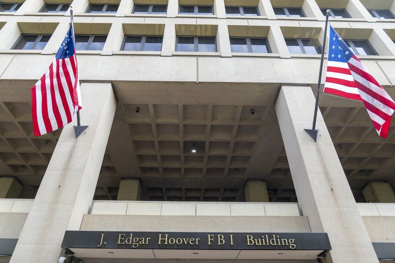ARCHIVO - Vista del edificio J. Edgar Hoover del FBI el 9 de junio de 2023, en Washington. (AP Foto/Alex Brandon, Archivo)