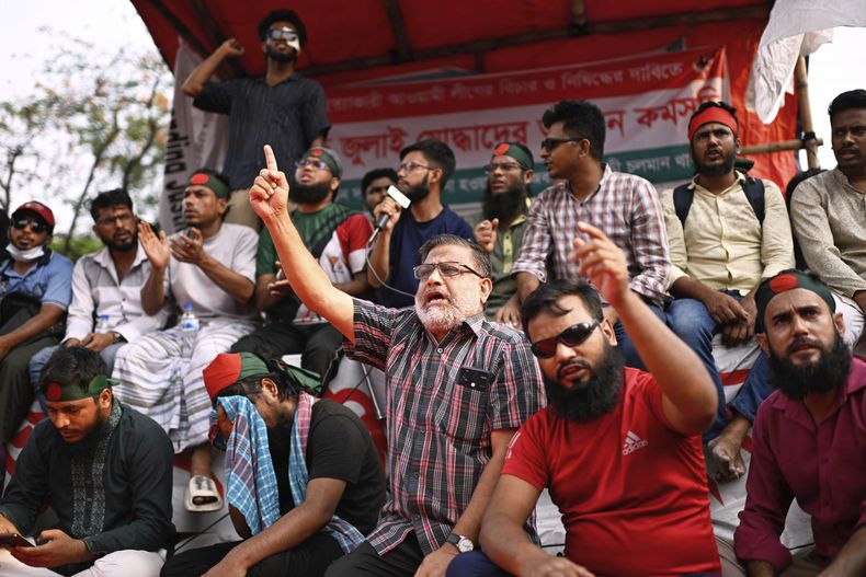 Una protesta contra el partido Liga Awami de la ex primera ministra Sheikh Hasina, en Daca, Bangladesh, el 11 de mayo de 2025. (AP foto/Mahmud Hossain Opu)