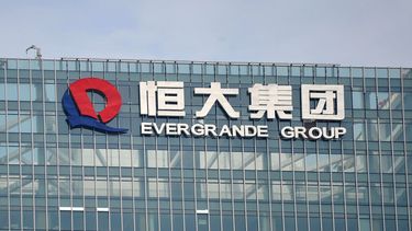 evergrande se hunde en la bolsa de hong kong