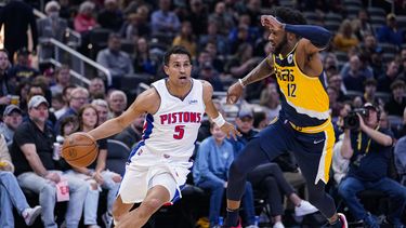 Bey y Jackson lideran a Pistons a superar 121-117 a Pacers