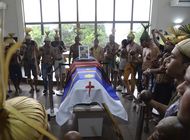 lloran por experto indigena asesinado en amazonia brasilena