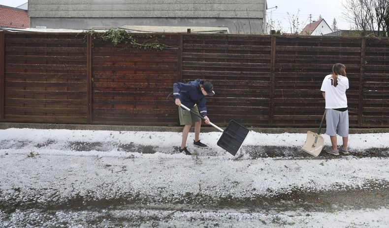 Los efectos de la tormenta en Kissing, Alemania, el 26 de agosto de 2023.. (Karl-Josef Hildenbrand/dpa via AP)