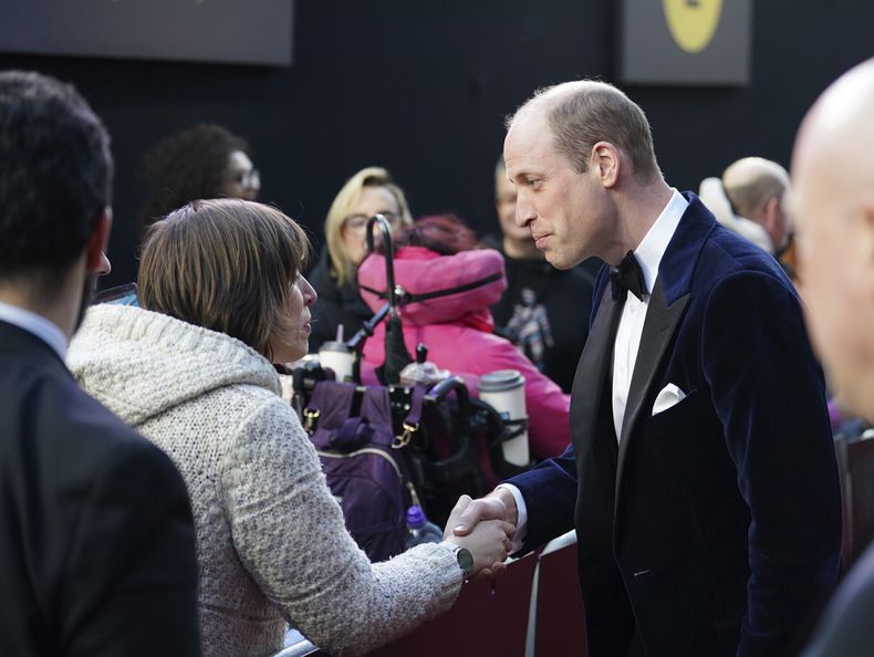 El príncipe Guillermo, presidente de los BAFTA, llega a la 77a entrega de los Premios de la Academia Británica de Cine (BAFTA) en Londres el domingo 18 de febrero de 2024. (Jordan Pettitt/Pool vía AP)