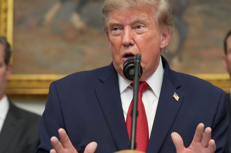El presidente de Estados Unidos, Donald Trump, interviene durante una reunión con líderes tecnológicos en el Salón Roosevelt de la Casa Blanca, el 19 de agosto de 2026, en Washington. (AP Foto/Jacquelyn Martin)