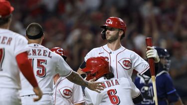 Rojos vencen 2-1 a Rays gracias a carrera anotada con balk