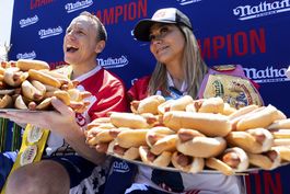 Chestnut vuelve a ganar concurso de hot dogs el 4 de Julio
