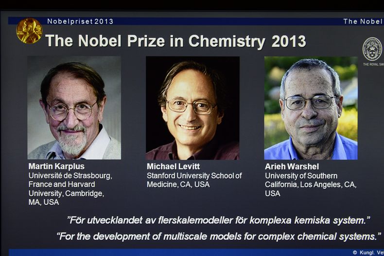 Esta foto del 9 de octubre del 2013 muestra una p&aacute;gina de la internet con las fotograf&iacute;as de los cient&iacute;ficos Martin Karplus, Michael Levitt y Arieh Warshel como ganadores del Premio Nobel de qu&iacute;mica, anunciado por la Academia R