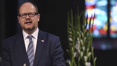 Popular alcalde polaco muere tras ser apuñalado