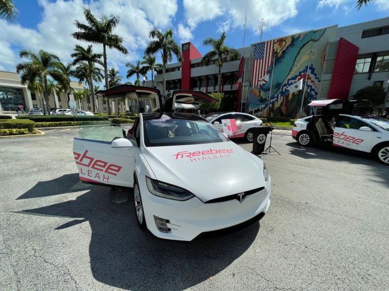 freebee-hialeah-utilizara-autos-electricos-tesla-x.jpg