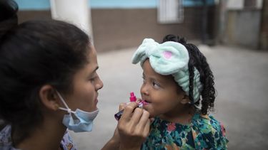 En plena pandemia, venezolanos eligen reina del Carnaval