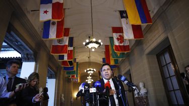 Pence pide a la OEA suspender a Venezuela
