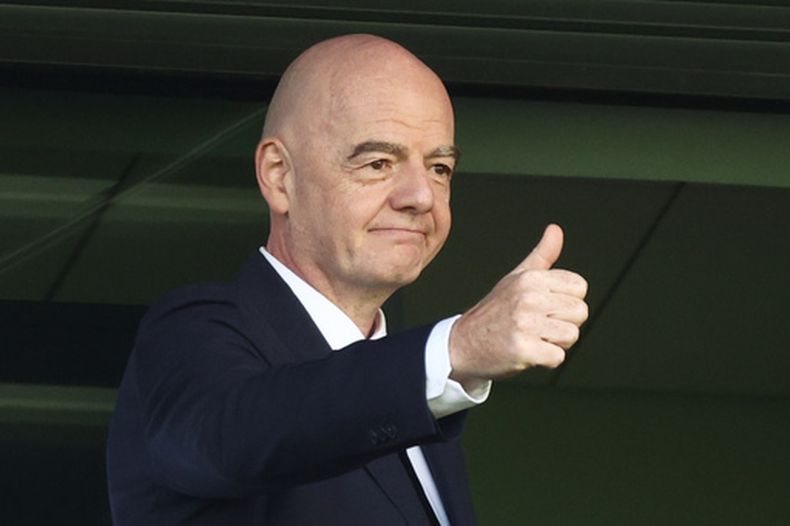 El presidente de la FIFA, Gianni Infantino, llega para asistir al partido inaugural de la Copa Mundial Femenina Sub-20 entre Polonia y Argentina en Katowice, Polonia, el sábado 5 de septiembre de 2026. (Foto AP/Beata Zawrzel)