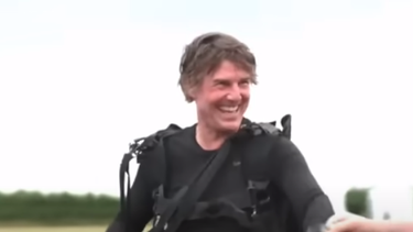 sin dobles de riesgo y con 13 mil saltos en moto: asi filmo tom cruise la escena mas impactante de mision imposible 7