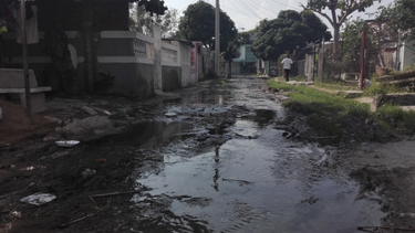 decenas de residentes en santiago de cuba, intoxicados por contaminacion del agua potable con albanal