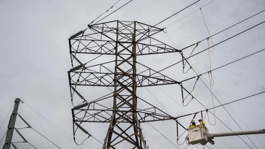 a tres dias del paso de fiona, mas de un millon de clientes siguen sin luz