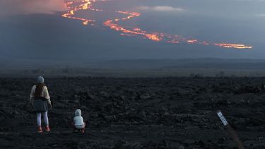 La erupción del volcán Mauna Loa en Hawai el 29 de noviembre de 2022. (AP foto/Marco Garcia)