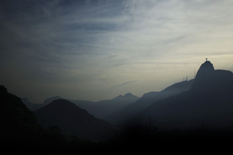Imagen del Cristo Redentor de R&iacute;o de Janeiro el martes, 6 de mayo de 2014. (AP Photo/Hassan Ammar)