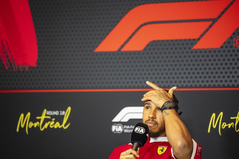 El británico Lewis Hamilton, de Ferrari, ofrece una conferencia de prensa el jueves 12 de junio de 2025, en Montreal (Christopher Katsarov/The Canadian Press via AP)