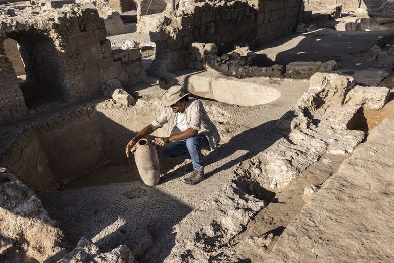 Arqueólogos israelíes hallan lugar de elaboración de vino
