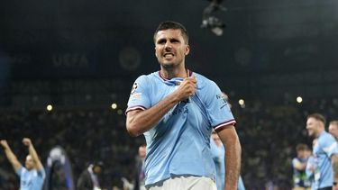 El volante español Rodrigo del Manchester City celebra tras anotar el gol para la victoria 1-0 ante el Inter de Milán en la final de la Liga de Campeones, el sábado 11 de junio de 2023, en Estambul. (AP Foto/Francisco Seco)