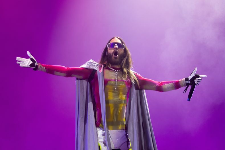 Jared Leto de Thirty Seconds to Mars durante su concierto en el festival Corona Capital en la Ciudad de México, el sábado 18 de noviembre de 2023. (Foto AP/Alejandro Godínez)