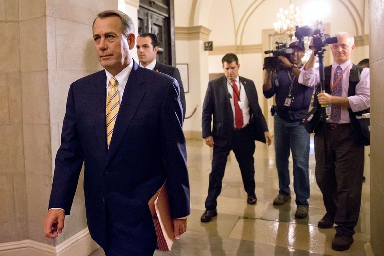 John Boehner, presidente de la C&aacute;mara de Representantes, llega al Capitolio el mi&eacute;rcoles 9 de octubre de 2013. (Foto AP/J. Scott Applewhite)