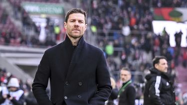 El técnico del Bayer Leverkusen Xabi Alonso antes del encuentro ante el Augsbug en la Bundesliga el sábado 13 de enero del 2024. (Harry Langer/dpa via AP)