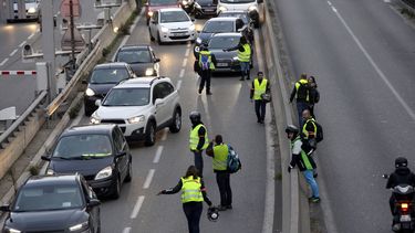 Protestas por combustibles en Francia: 1 muerto, 106 heridos
