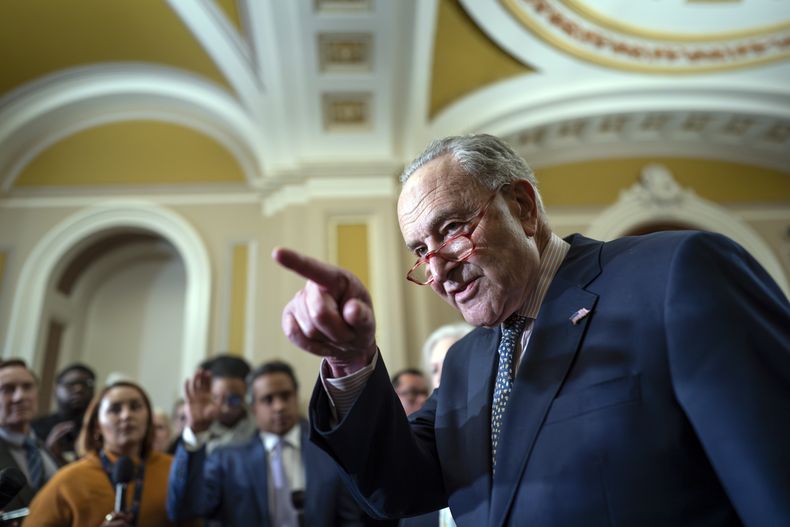 El líder de la mayoría demócrata en el Senado, Chuck Schumer, en el Capitolio en Washington, el 31 de octubre de2023. (Foto AP /J. Scott Applewhite)
