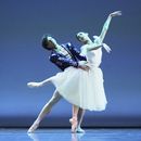 El reconocido bailarín mexicano Isaac Hernández, del American Ballet Theatre, y Jasmine Jimison, ensayan para la próxima producción de Despertares en el Auditorio Nacional de la Ciudad de México, el viernes 29 de agosto de 2025. (Foto AP/Eduardo Verdugo)