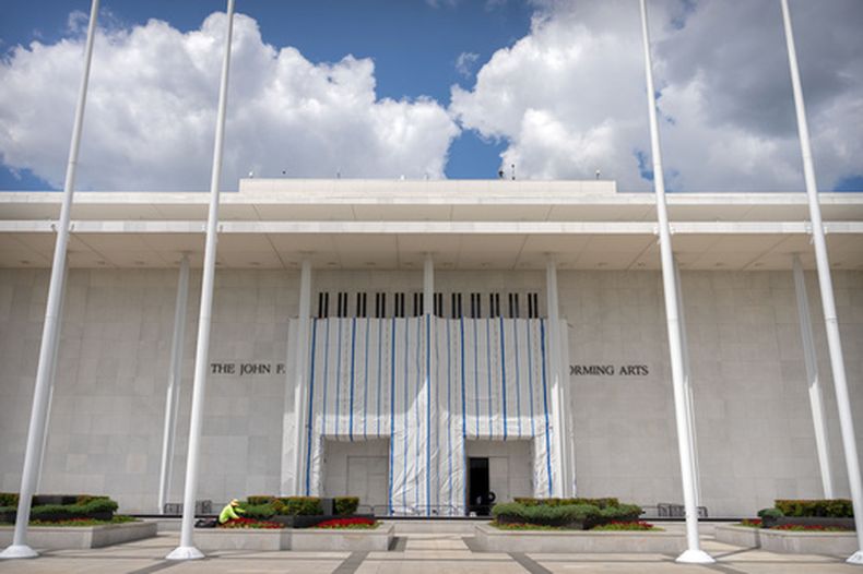 El exterior del Kennedy Center el viernes 31 de julio de 2026 en Washington. (Foto AP/Mark Schiefelbein)