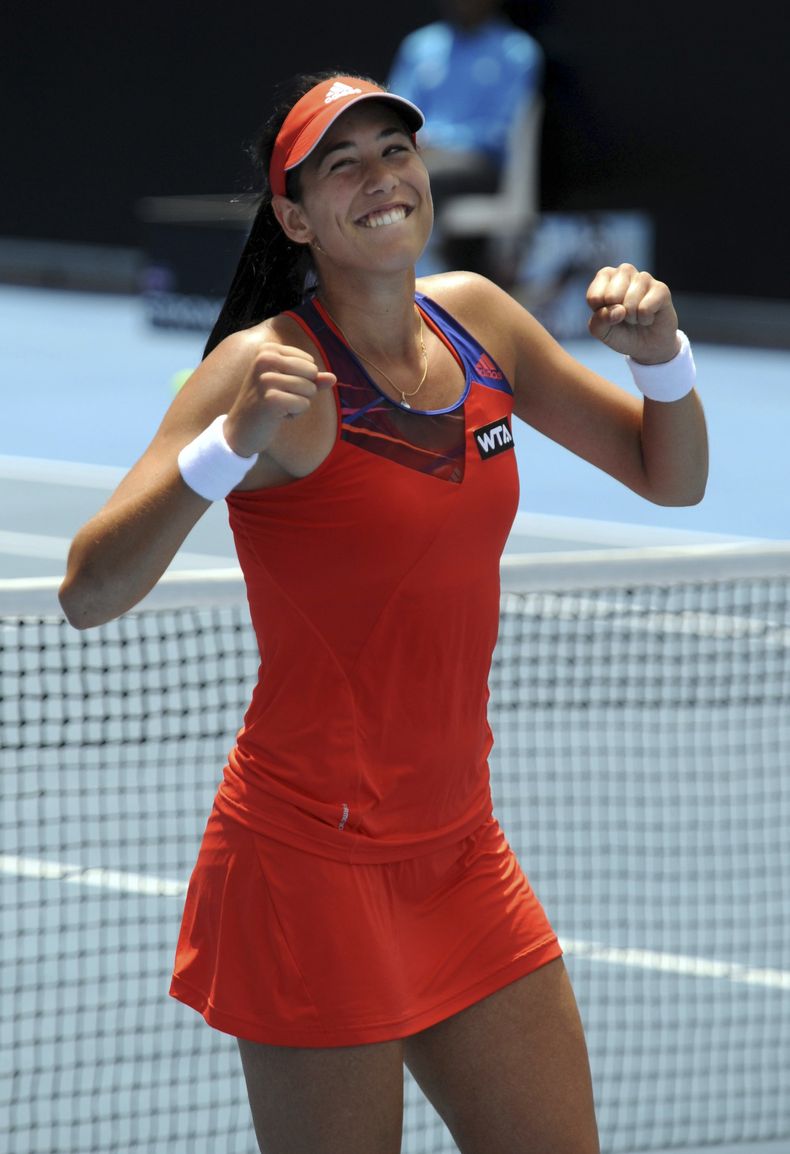 La espa&ntilde;ola Garbi&ntilde;e Muguruza festeja su victoria ante la checa Klara Zakopalova en la final del torneo de Hobart el s&aacute;bado 11 de enero de 2013. Muguruza gan&oacute; 6-4, 6-0. (AP Foto/Chris Crerar)