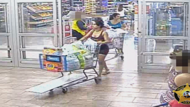 buscan a dos mujeres que se fueron de compras con tarjetas de creditos  robadas a un turista