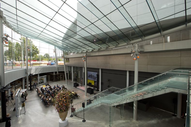 ARCHIVO - Vista de la nueva entrada al Museo Van Gogh en Ámsterdam, Países Bajos, el martes 1 de septiembre de 2015. (Foto AP/Peter Dejong, archivo)