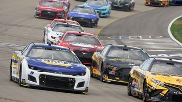 Chase Elliott gana en Nashville tras casi 7 horas
