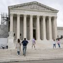 Visitantes en la Corte Suprema de Estados Unidos en Washington, el lunes 25 de septiembre de 2023. (AP Foto/J. Scott Applewhite)