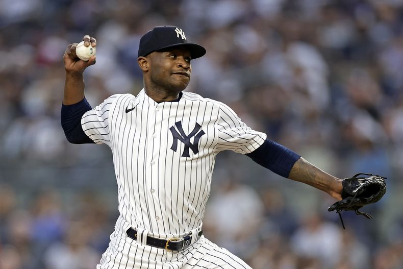 El dominicano Domingo Germán, de los Yanquis de Nueva York, hace un lanzamiento en su apertura del sábado 10 de junio de 2023, ante los Medias Rojas de Boston (AP Foto/Adam Hunger)