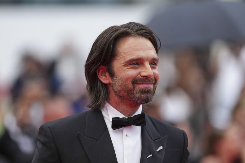 Sebastian Stan posa a su llegada a la premiere de The Apprentice en la 77a edición del Festival de Cine de Cannes, en Francia el lunes 20 de mayo de 2024. (Foto Scott A Garfitt/Invision/AP)
