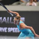 La tenista ucraniana Elina Svitolina celebra tras ganar su partido contra la italiana Jasmine Paolini en la semifinal de individuales de la Copa Billie Jean King entre Ucrania e Italia, en Shenzhen, China, el 26 de septiembre de 2026. (Foto AP/Andy Wong)
