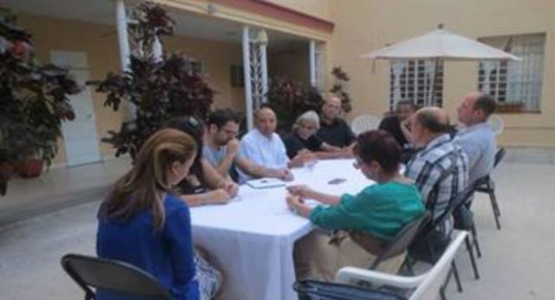 David A. Duckenfield sostuvo un encuentro con nueve periodistas independientes cubanos.