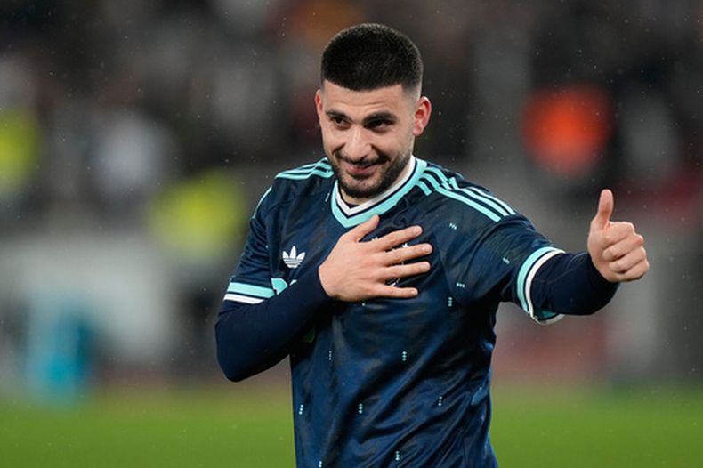 El alemán Deniz Undav celebra tras anotar en la victoria de un juego de fútbol amistoso internacional entre Alemania y Ghana en Stuttgart, Alemania, el lunes 30 de marzo de 2026. (Foto AP/Matthias Schrader)