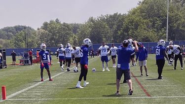 ,Damar Hamlin (3), de los Bills de Buffalo, entrena el martes 6 de junio de 2023, en Orchard Park, Nueva York (AP Foto/John Wawrow)