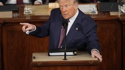 El presidente Donald Trump habla ante una sesión conjunta del Congreso en el Capitolio, en Washington, el martes 4 de marzo de 2025. (AP Foto/Ben Curtis)